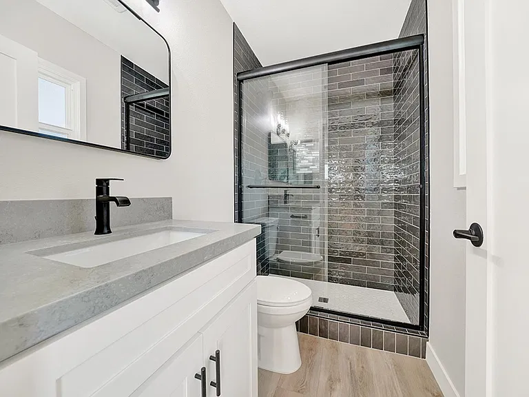 2476 Elden Ave — Photo 13