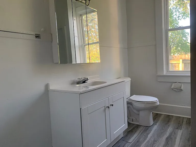 127 W Market St — Photo 30