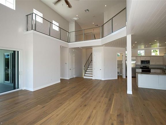4th image of 221 Driftwood Ln