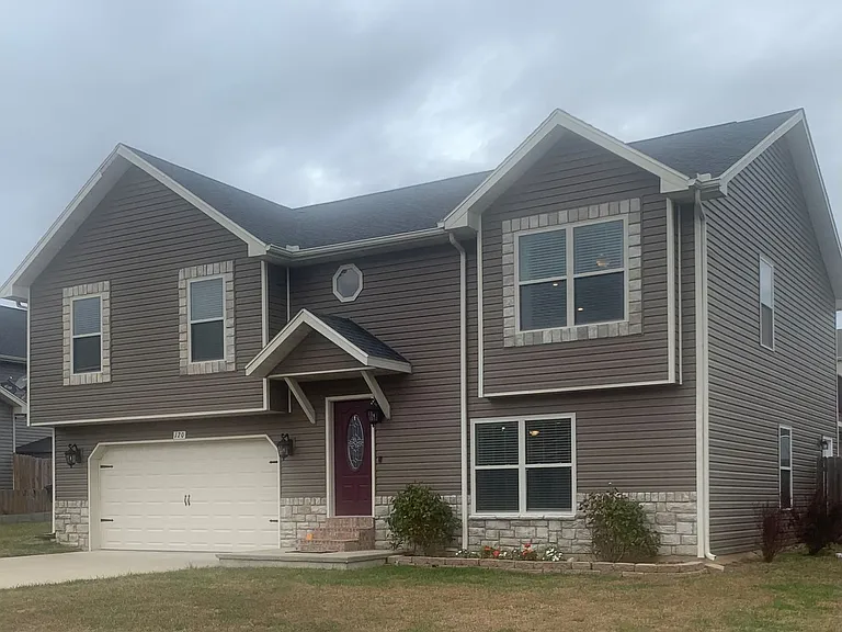 120 Mary Catherine — Photo 1