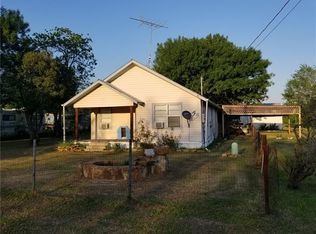 32 Dale Ln, Dale, TX 78616