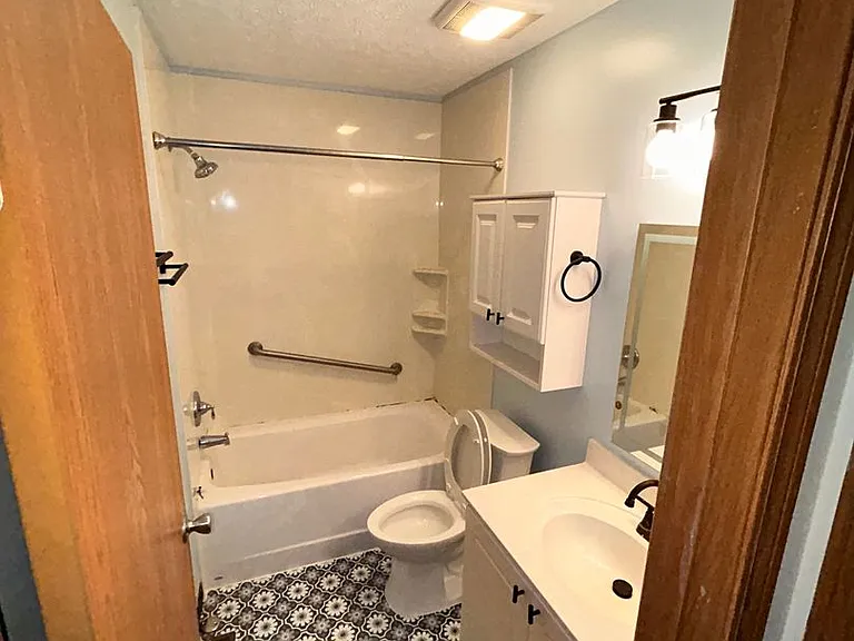227 Hawkins Ln — Photo 6