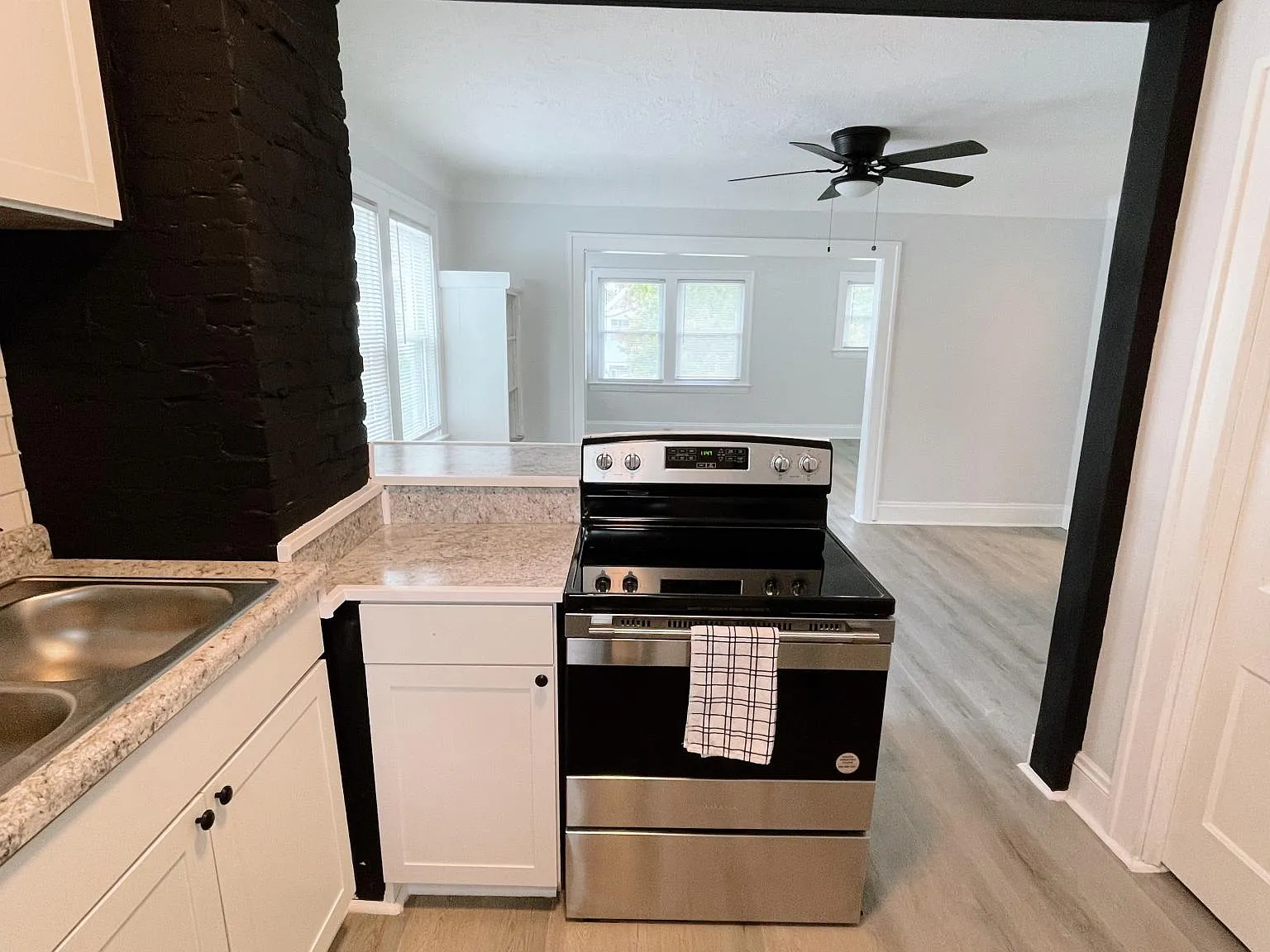 2 bed, 980 sqft, $1,495 — Photo 3