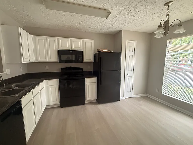 3527 Waldrop Trl — Photo 10