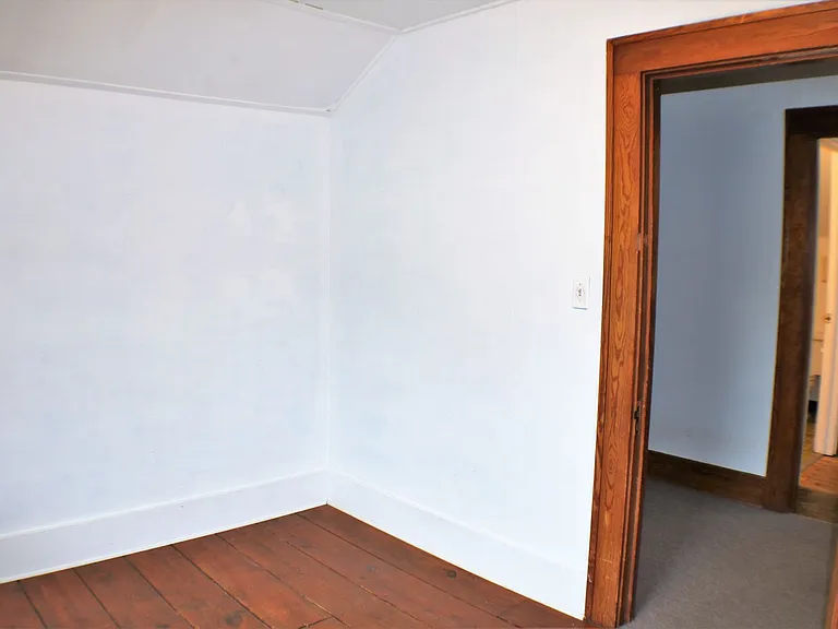 608 Ronalds St — Photo 14