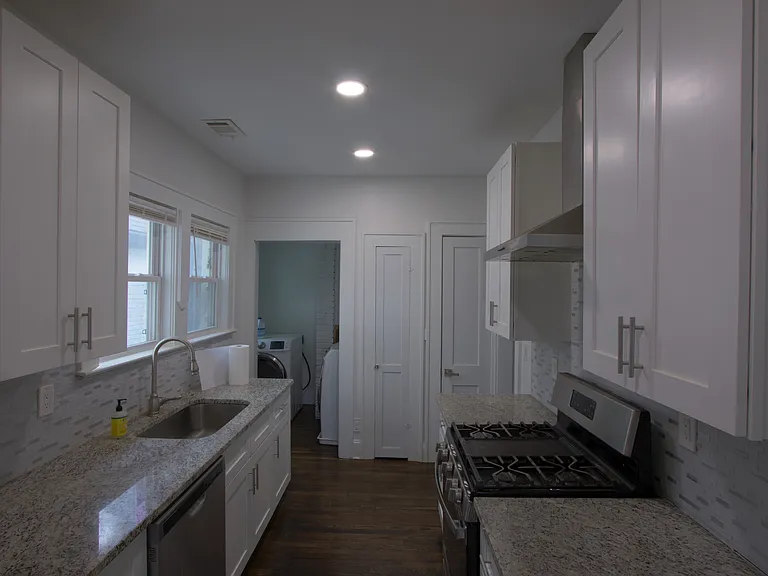 672 Cascade Ave SW — Photo 6