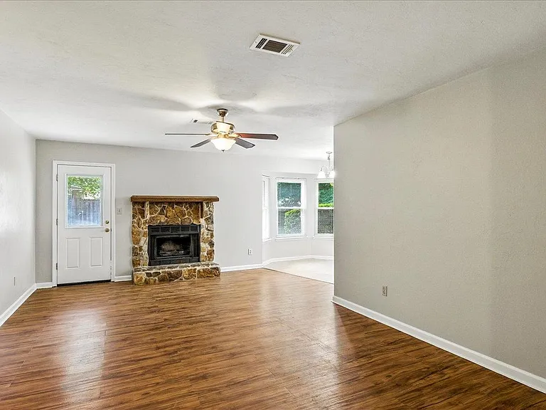 3232 Riddle Dr — Photo 5