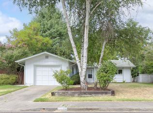 1202 SW Viola Dr, Grants Pass, OR 97526