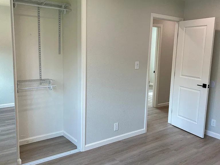 888 Leith Ave — Photo 6