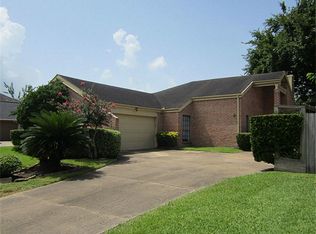 126 Queens Ct, Stafford, TX 77477