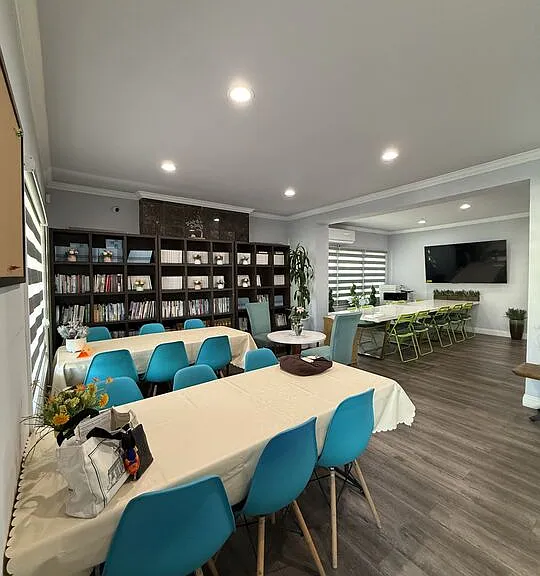 731 Crenshaw Blvd — Photo 2