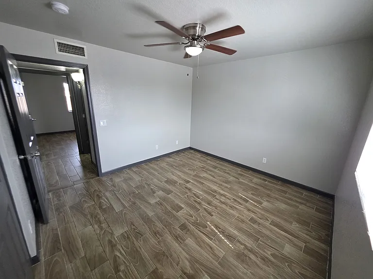 1462 E 28th Ave #4 — Photo 31