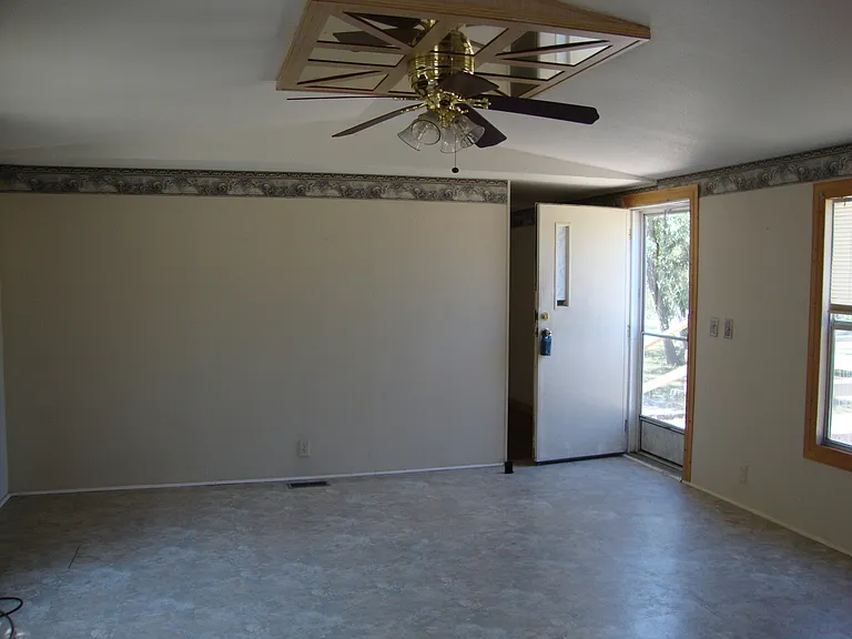 214 Bluebonnet Dr — Photo 3