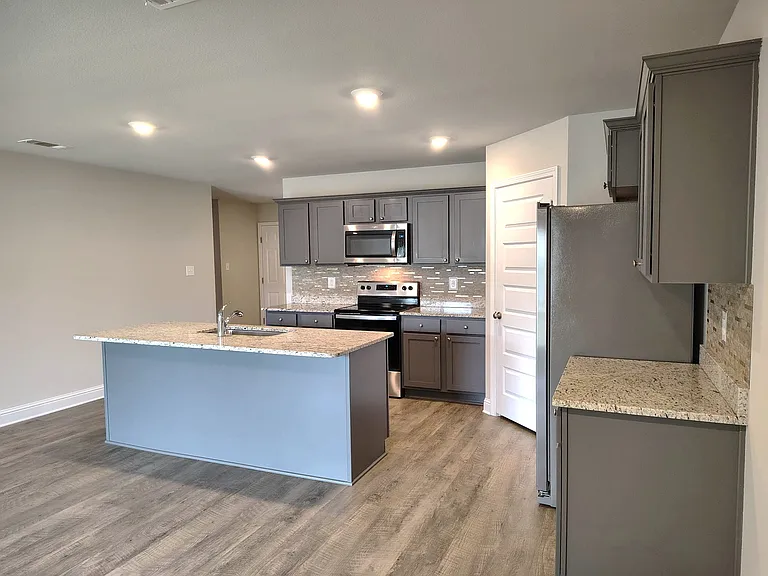 Eastland Cir — Photo 5