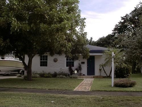 1st image of 816 SW 18th Ct