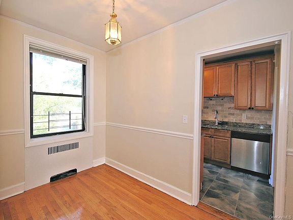 3rd image of 115C Larchmont Acre W #5C