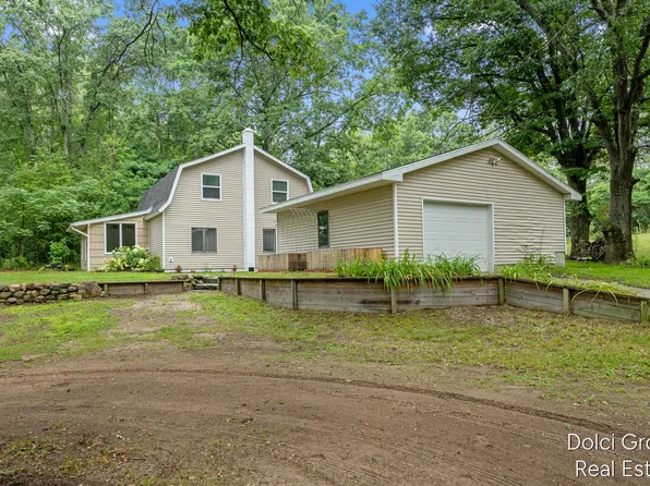 1585 E Clinton Ln, White Cloud, MI 49349
