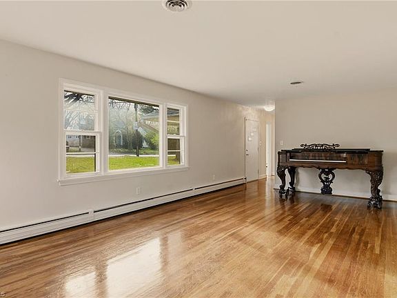 4th image of 1302 Miller St