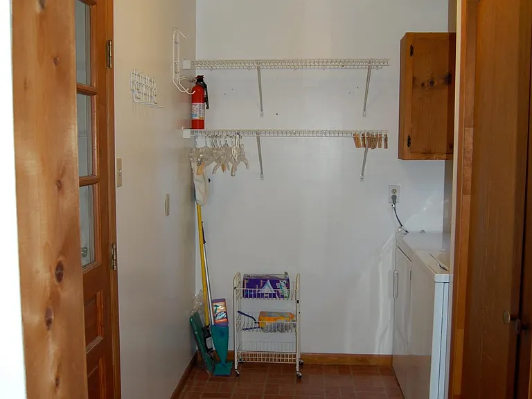 1523 Ivy Rd — Photo 18