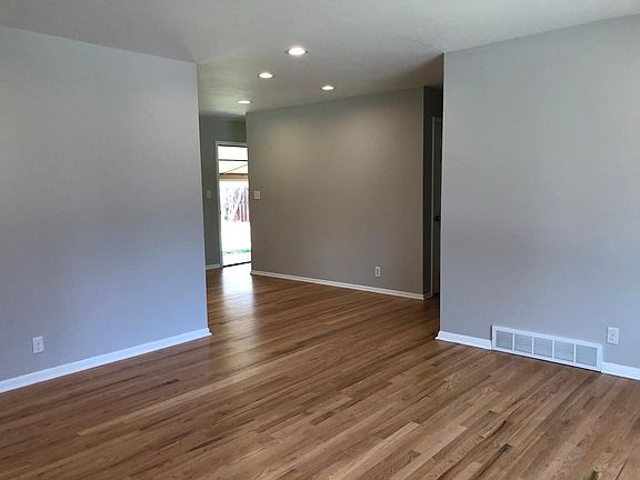 4th image of 1070 Miami Way