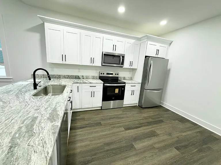 306 Hickory Trl — Photo 5