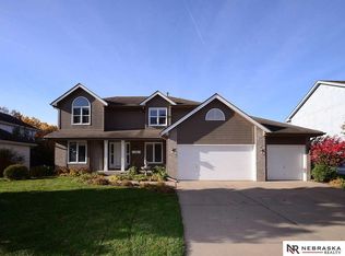 1204 Roland Dr, Papillion, NE 68046