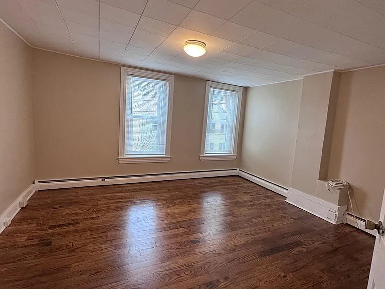 105 W Union St — Photo 2