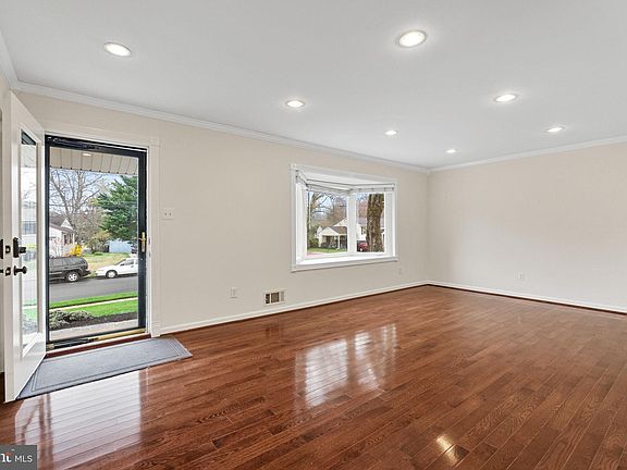 4th image of 9224 Kristin Ln