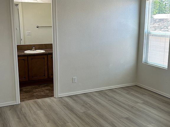 5th image of 5600 N Dakota St Lot 14