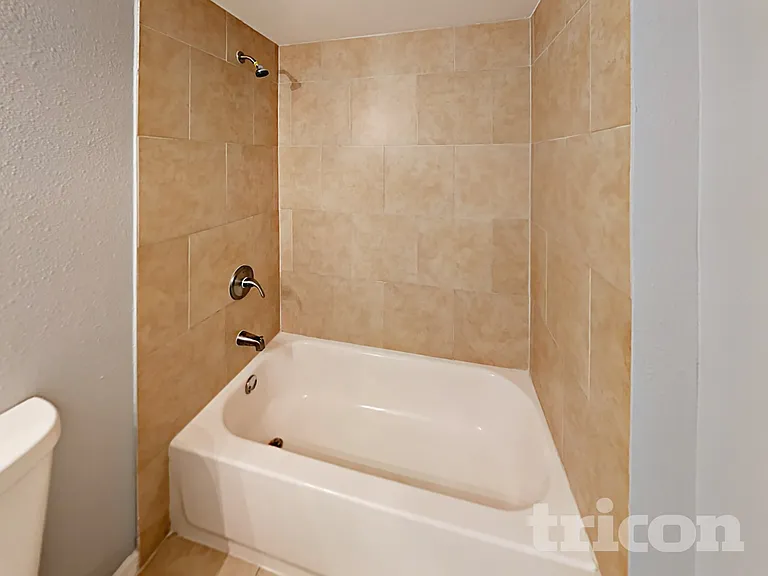 1117 N Saturn Ave — Photo 15