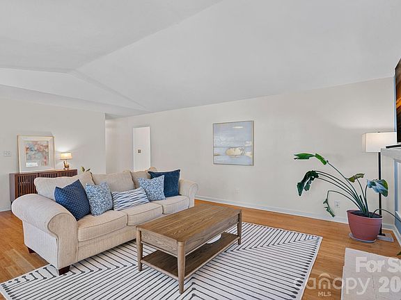 4th image of 5236 Auburndale Rd