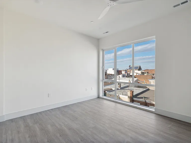 1221 E Fletcher St #409A — Photo 14