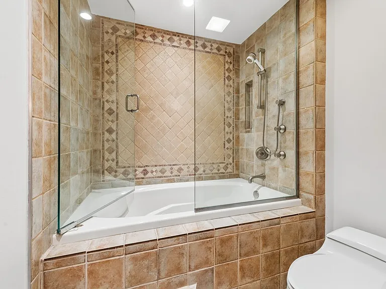 680 N Lake Shore Dr #1415 — Photo 10