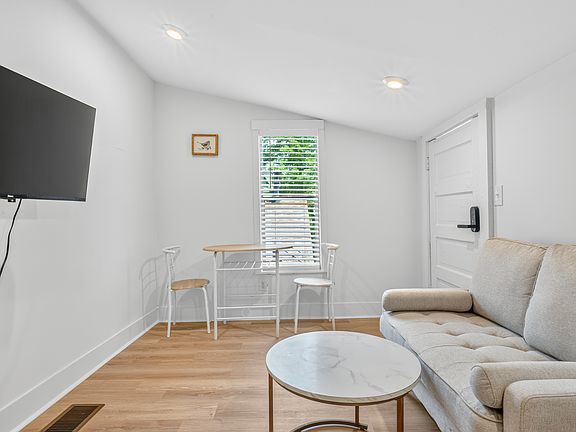 2nd image of 1125 E Anderson St #2