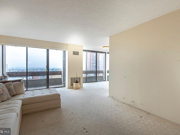3rd image of 1326 Spruce St APT 1804