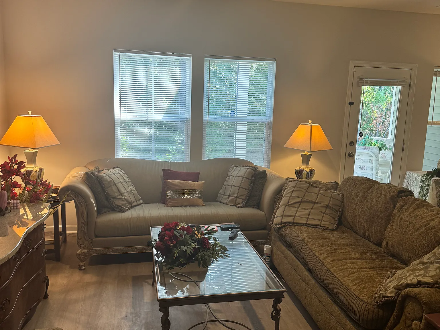 3 bed, 2.5 bath, 1900 sqft, $1,050 — Photo 3