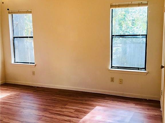 3rd image of 2611 Alcott Ln APT B
