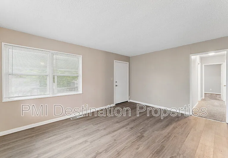 5431 N Indiana Ave — Photo 8