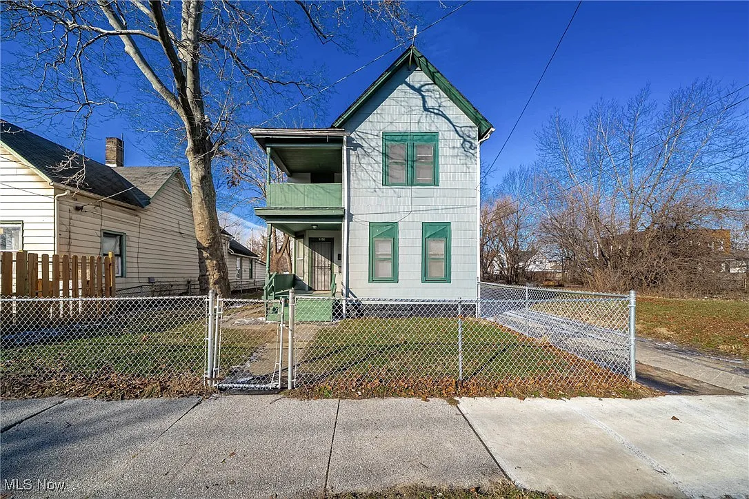 3156 W 30th St photo 1