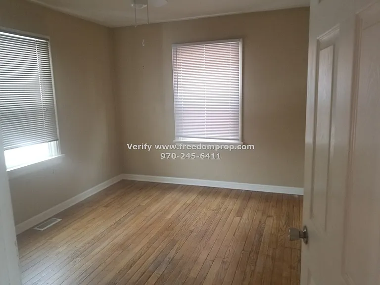 1015 Belford Ave — Photo 6