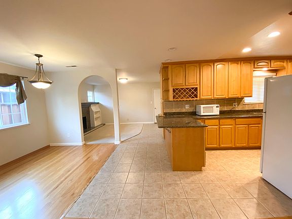 5th image of 3614 Willowpark Dr