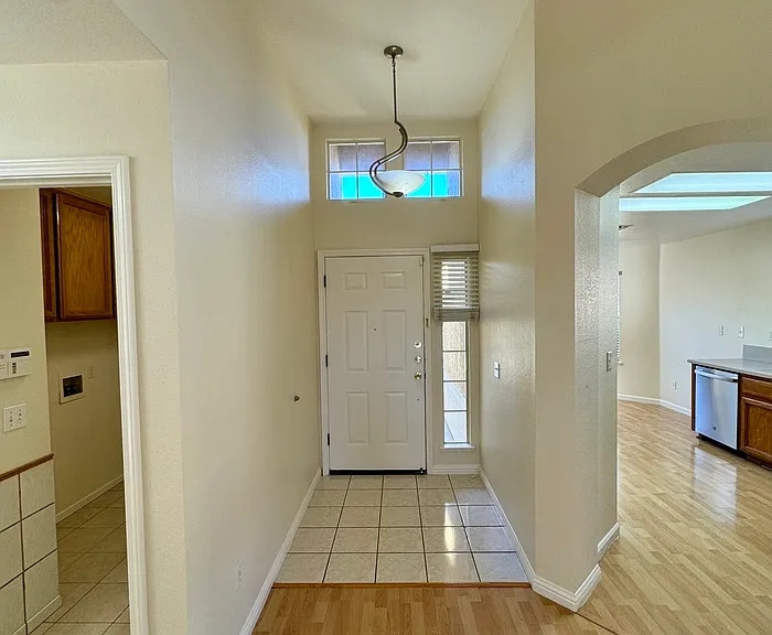 9101 Redwater Dr — Photo 3