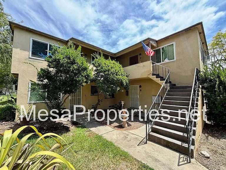 316 W Arrow Hwy #B — Photo 2