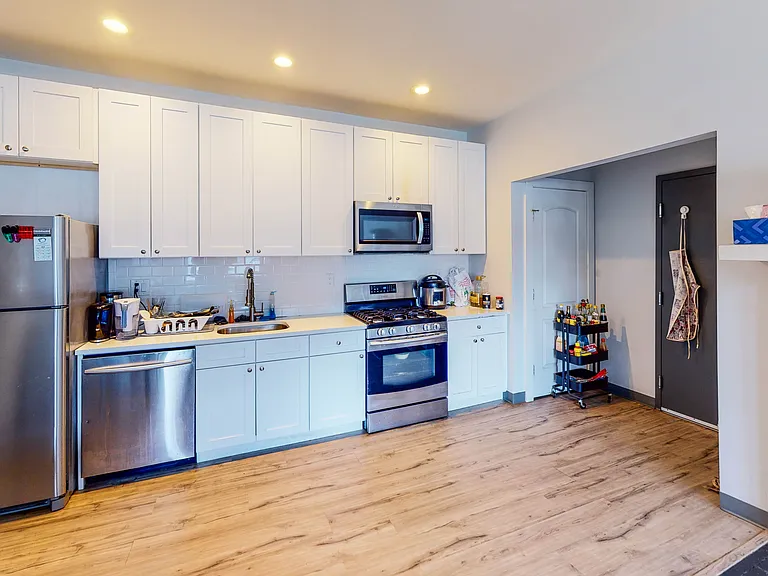 245 Whitney Ave #3A — Photo 11