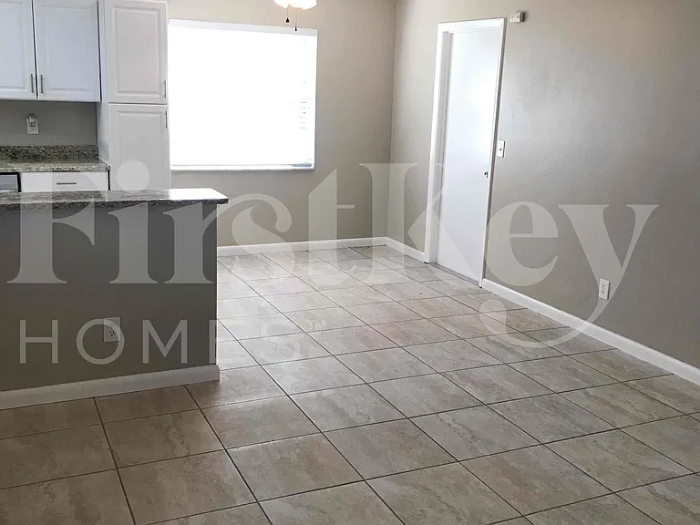 660 Flagler Dr — Photo 3