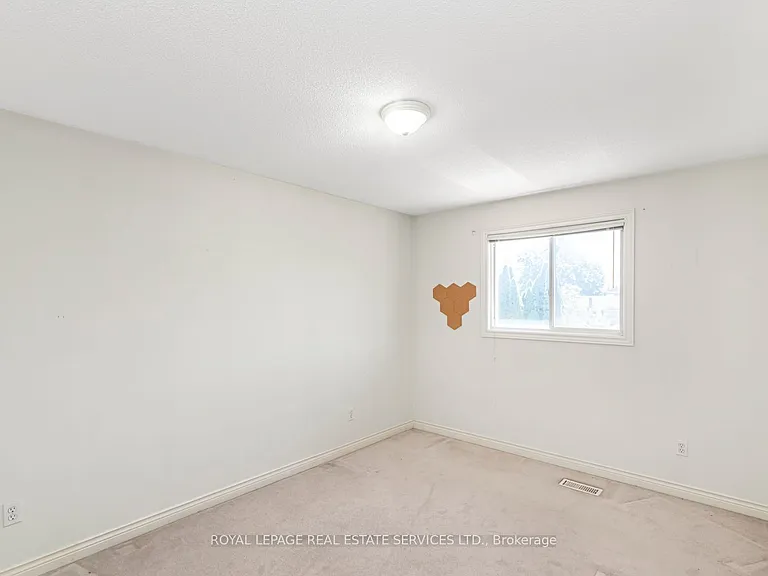 206 Bay St N — Photo 18