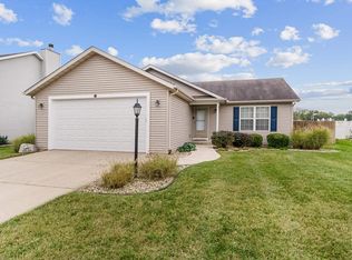 521 Shepherds Cove Dr, Osceola, IN 46561