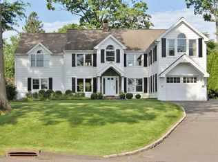 37 Crescent Rd, Riverside, CT 06878