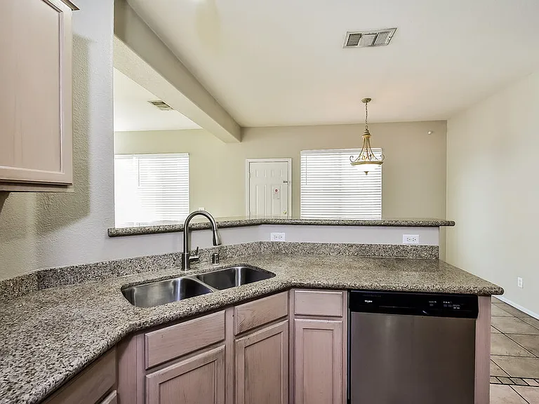 2501 Lady Elizabeth Ct — Photo 8
