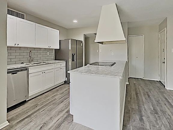 5th image of 10215 Deer Hollow Dr